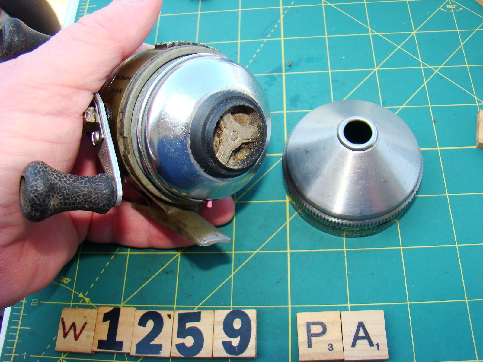 W1259 PA ZEBCO 33 CLASSIC FEATHER TOUCH SPINCAST MADE IN USA FISHING REEL