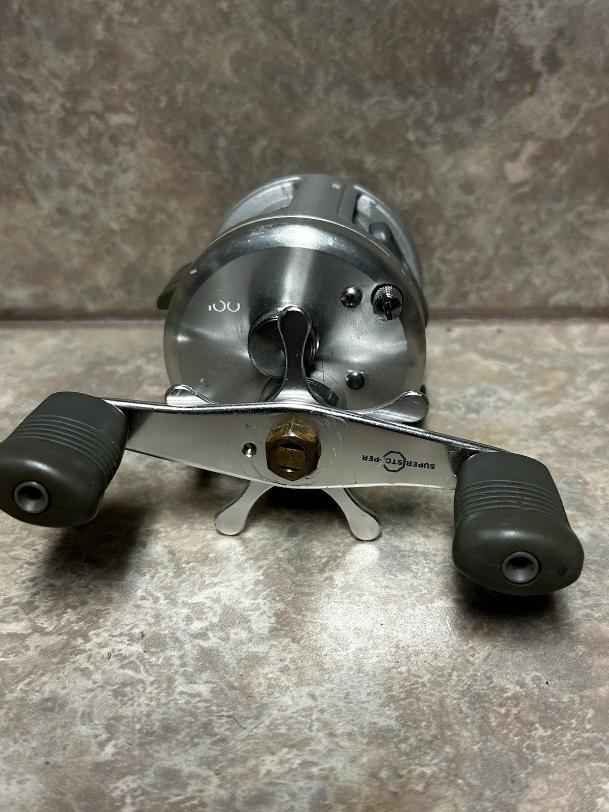 Shimano Calcutta 100 Round Baitcasting Reel Made in Japan (Good condition)