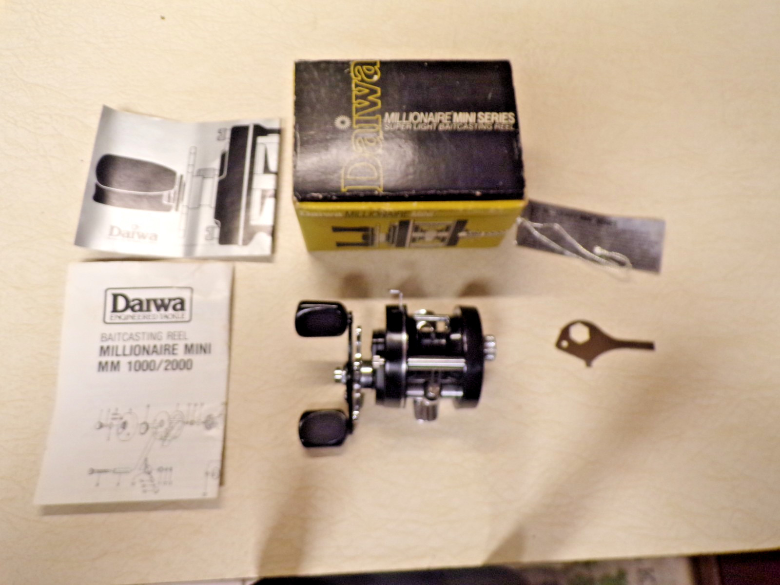 DAIWA FISHING REEL W/ BOX – RARE DAIWA MM-1000 – SUPER CLEAN & WORKS GREAT
