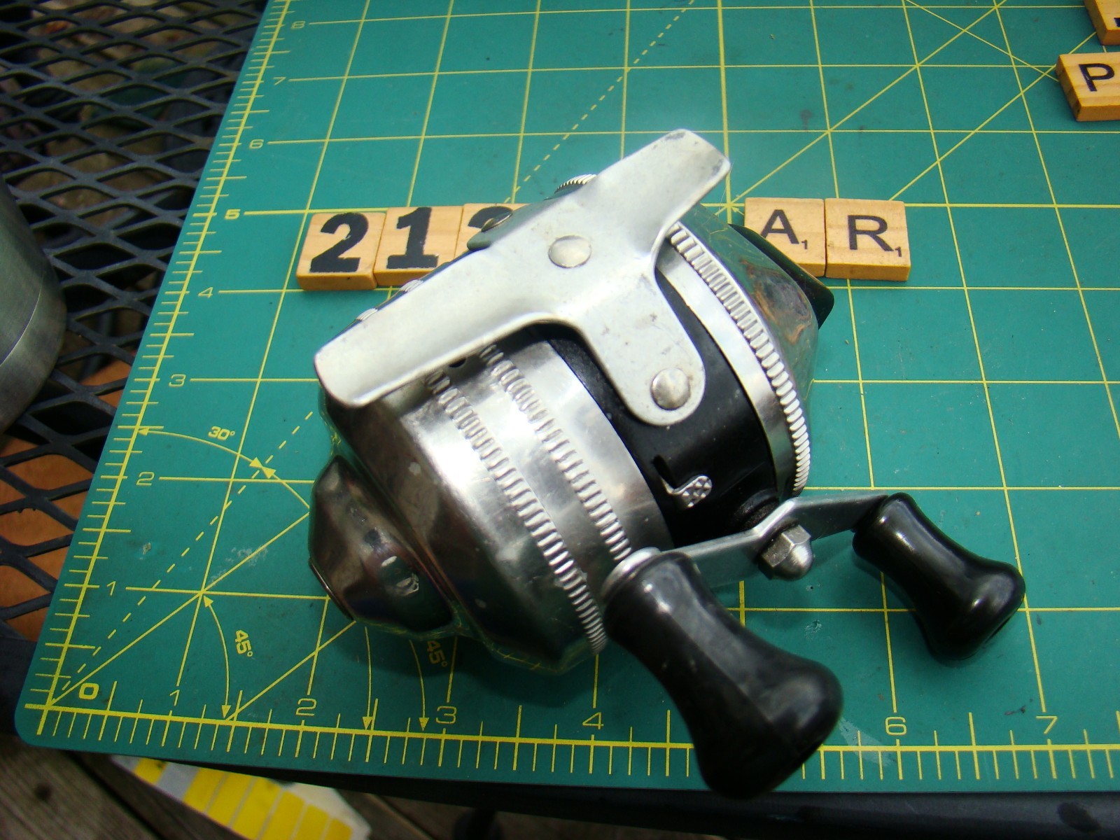 W2126 AR ZEBCO 909 SPINCAST FISHING REEL