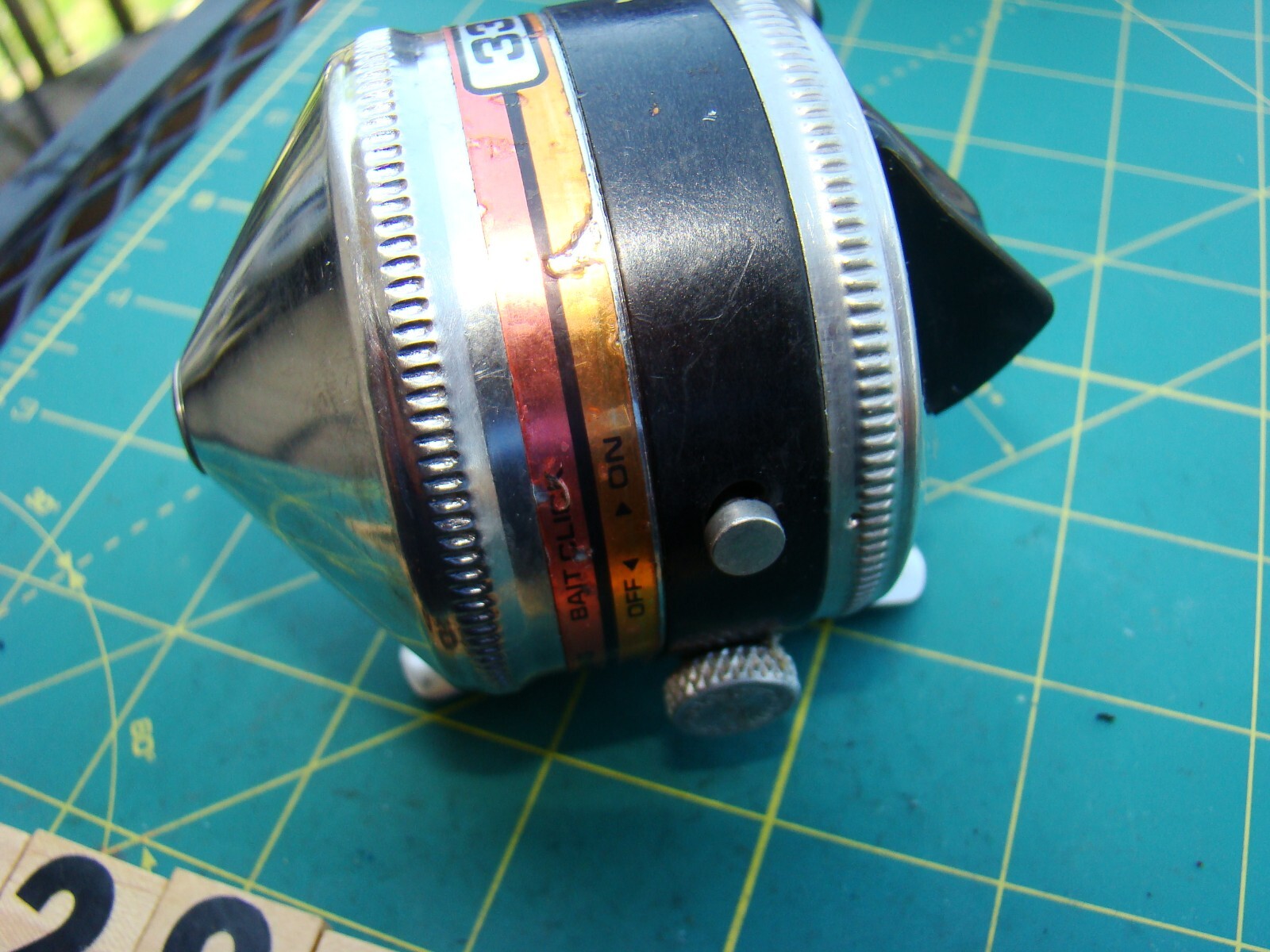 V6299 PR ZEBCO 33 METAL FOOT SPINCAST COPPER STRIPE MADE IN USA FISHING REEL