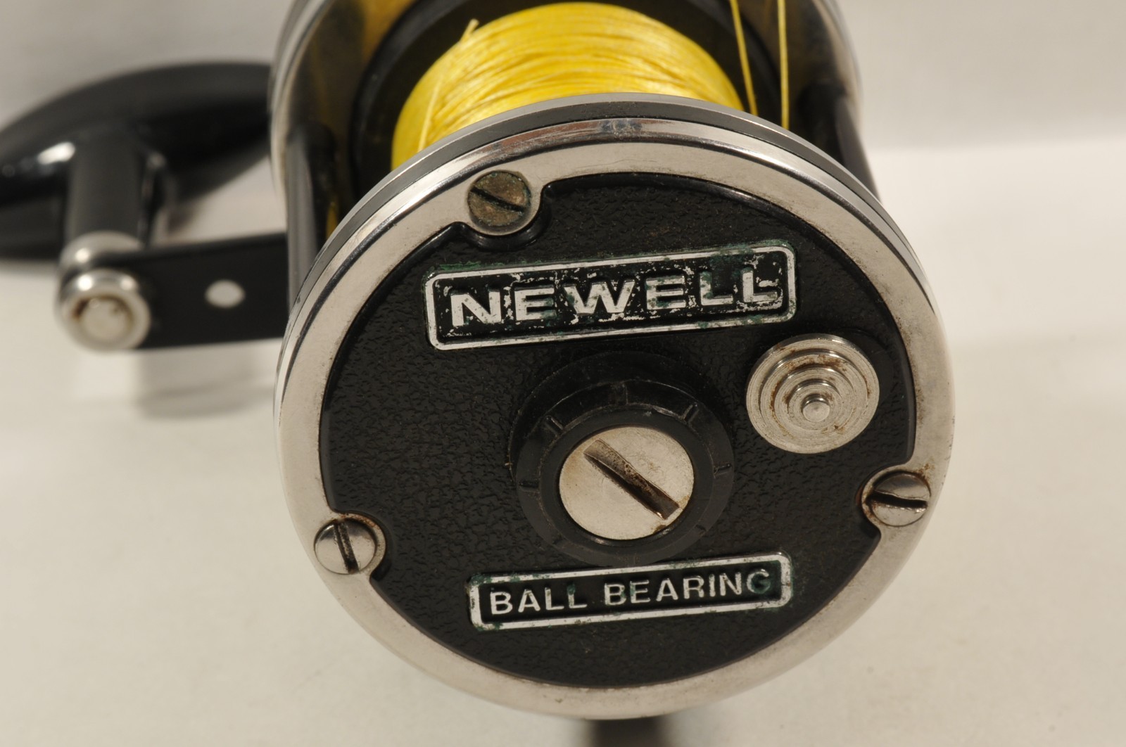 Newell P229-F Star Drag 5:1 Gear Ratio Graphite/Stainless Steel Casting Reel USA