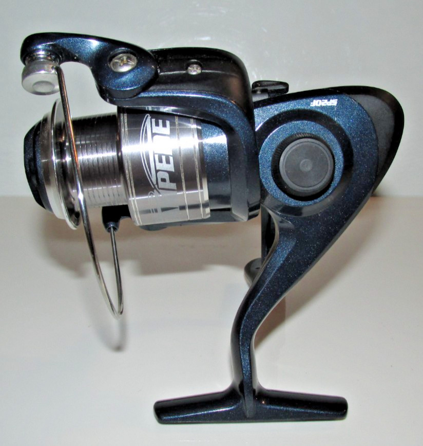 R #16 – Stampede Bass Pro Shops SP20F Spinning Reel, Reels very smoothly