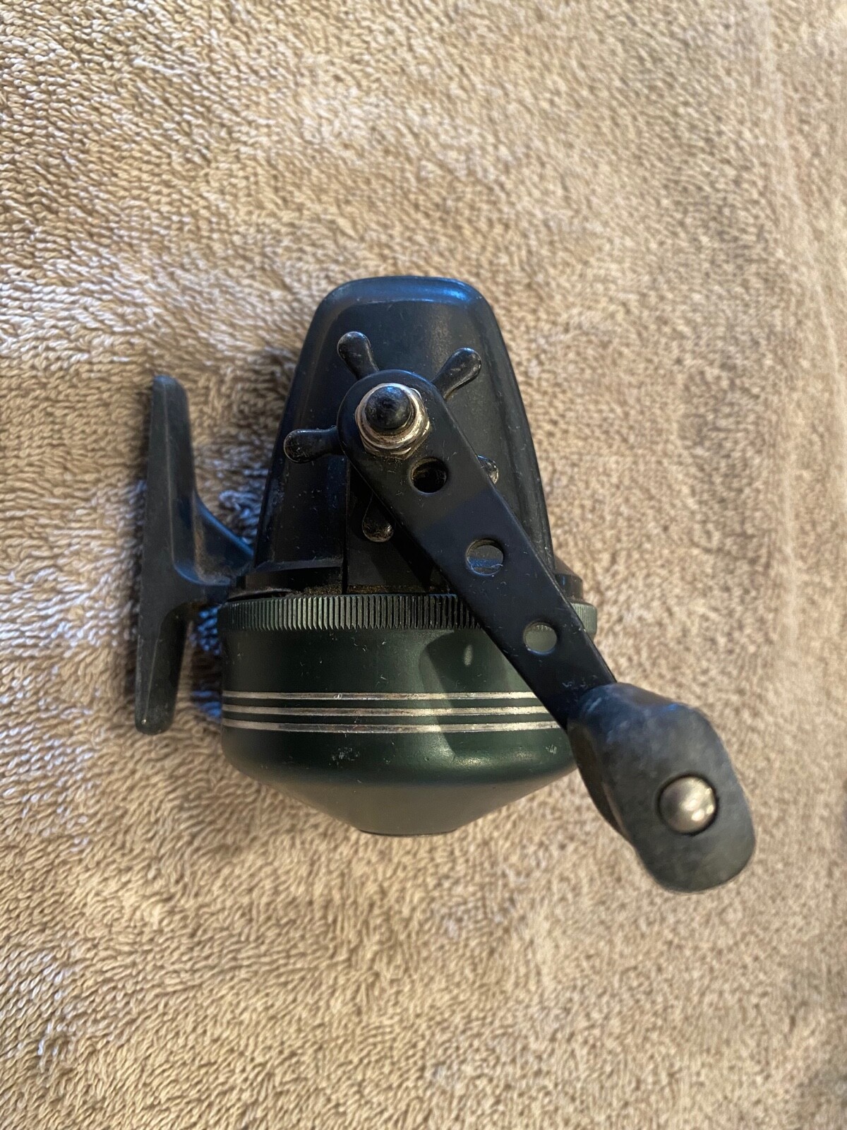 Vintage Johnson Century 225 Closed Face Spin Cast Fishing Reel U.S.A. Made