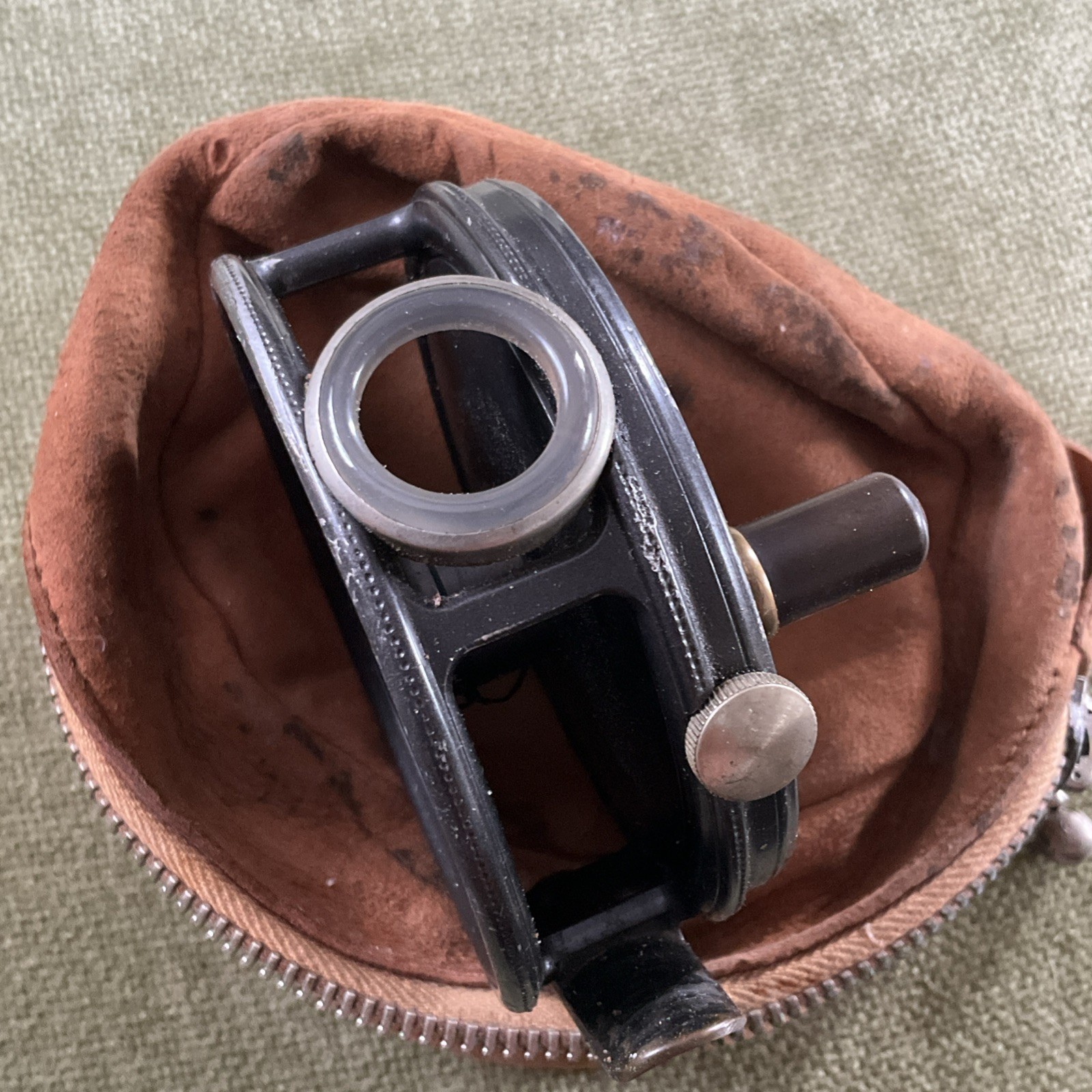 A VINTAGE HARDY PERFECT 3 1/8″ TROUT FISHING REEL, AGATE LINEGUIDE.