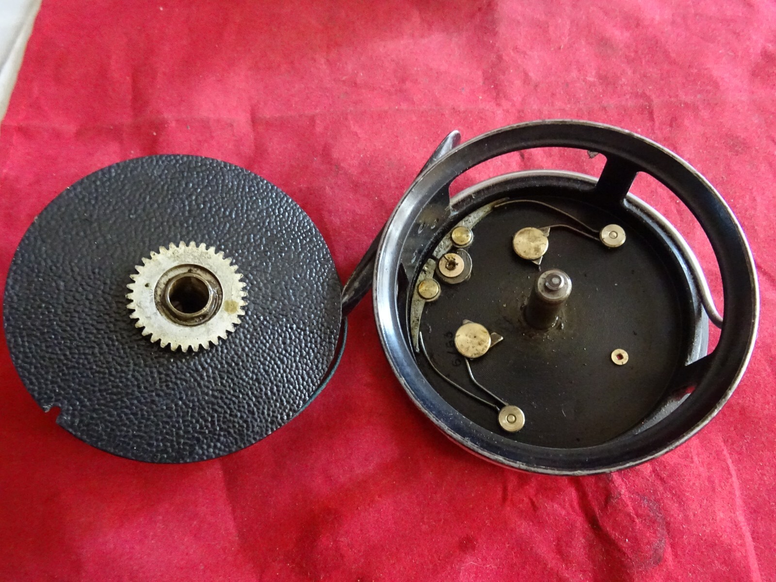 A PAIR OF GOOD VINTAGE J W YOUNG 3 3/4″ BEAUDEX MEDIUM WIDTH FLY REELS