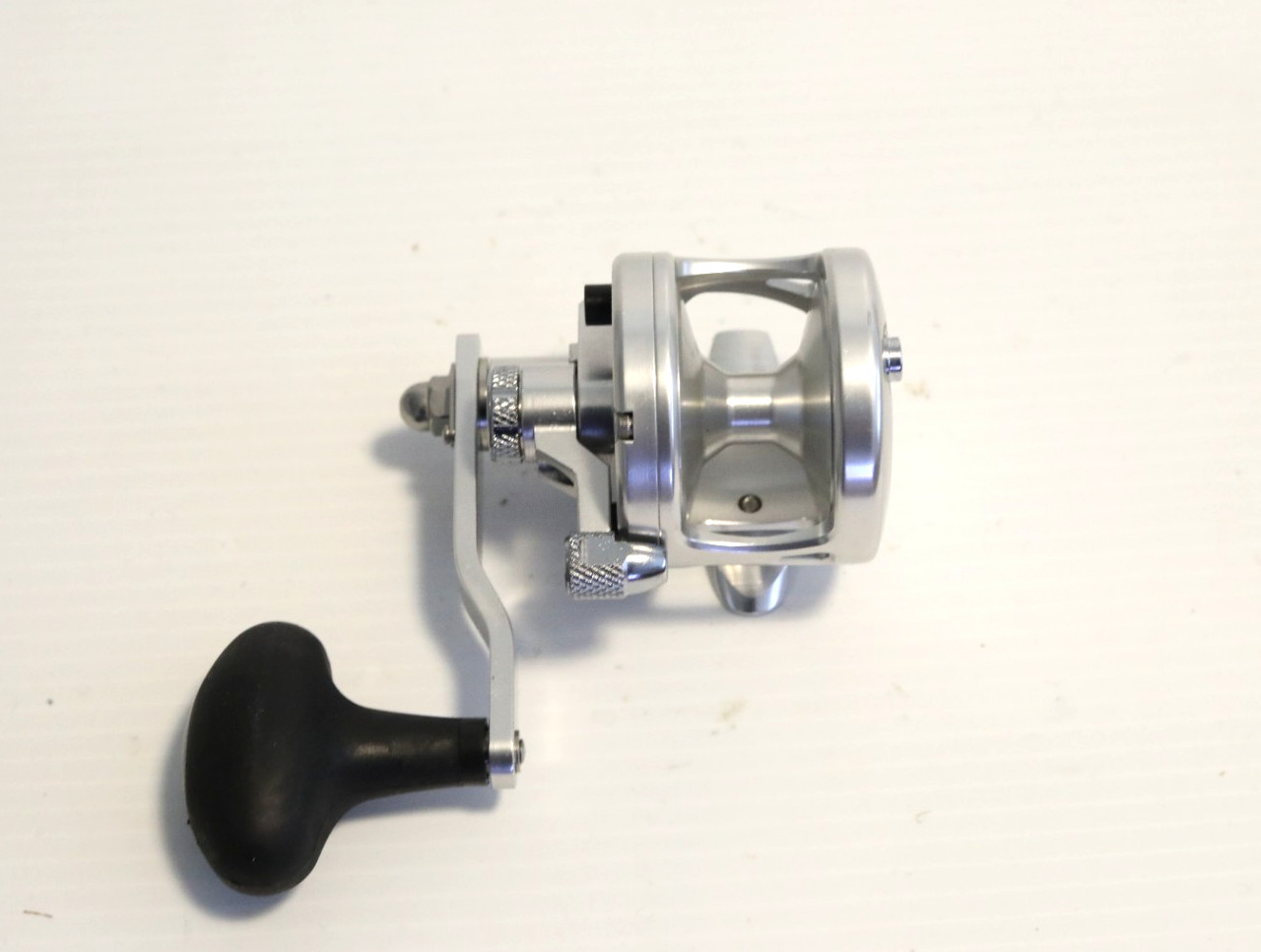 Avet SXJ5.3 G2 NGP Single Speed Lever Drag Reel – LEFT HANDED – SILVER