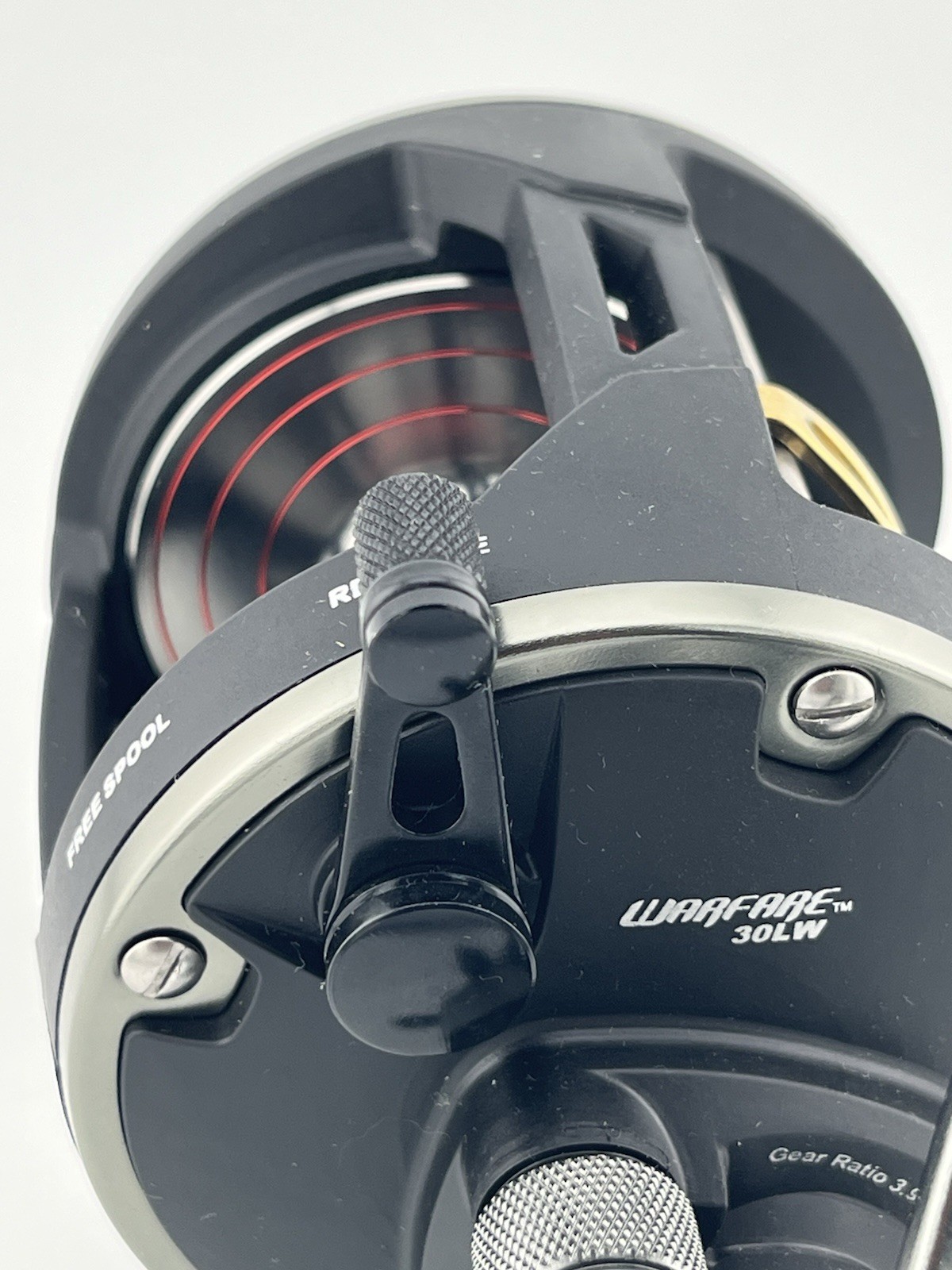 *Look! New Penn Warfare 30LW Saltwater Trolling Reel W/Rod Bracket