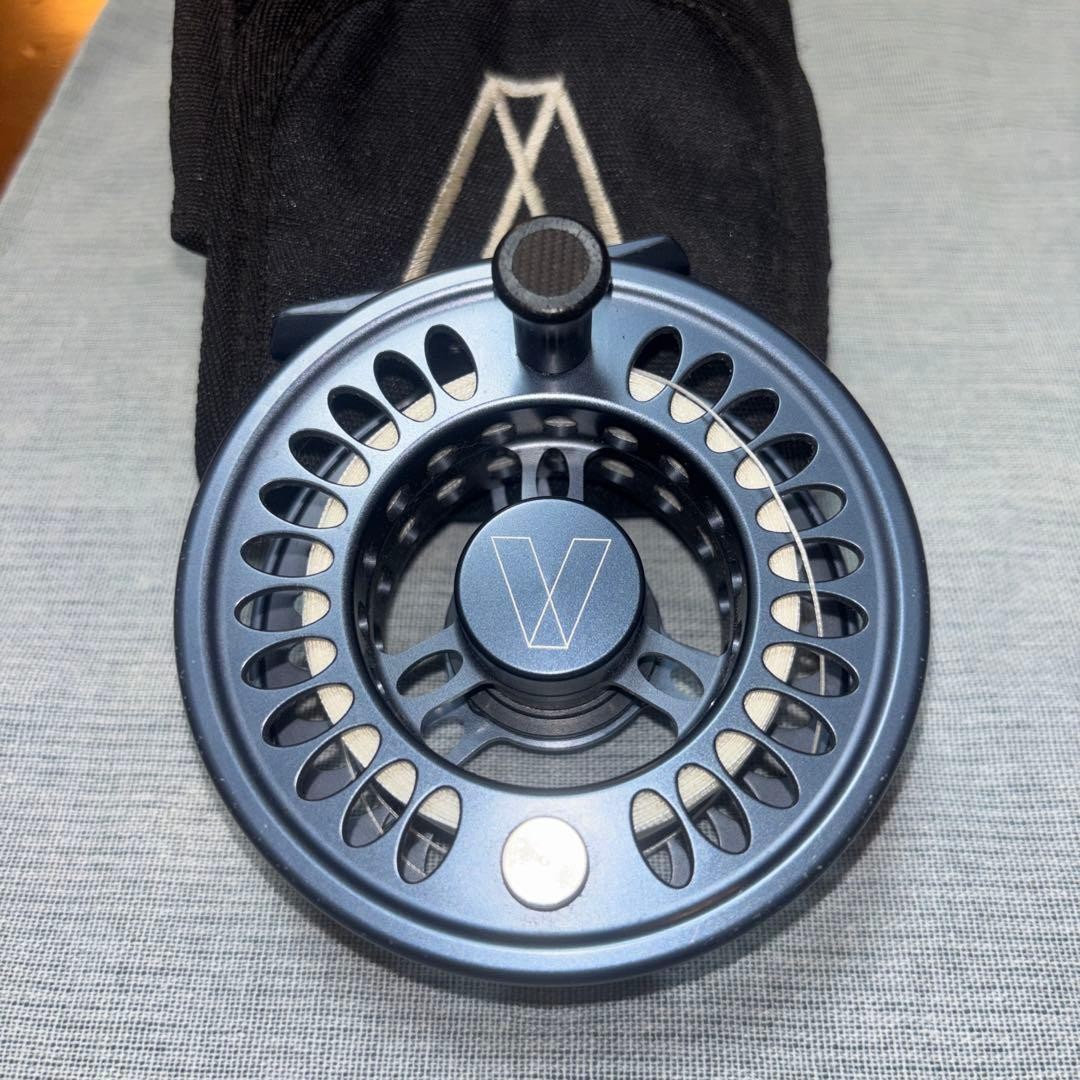 VARIVAS Vosseler #6/7 Fly Fishing Reel Dark Blue Disc Drag w/ Case Backing Japan