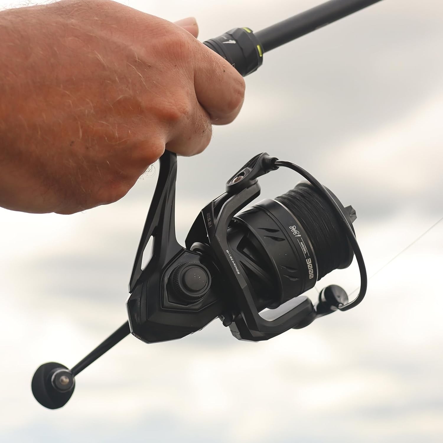 Versatile M1 Spinning Reel for Freshwater Fishing, Lightweight & Durable Design