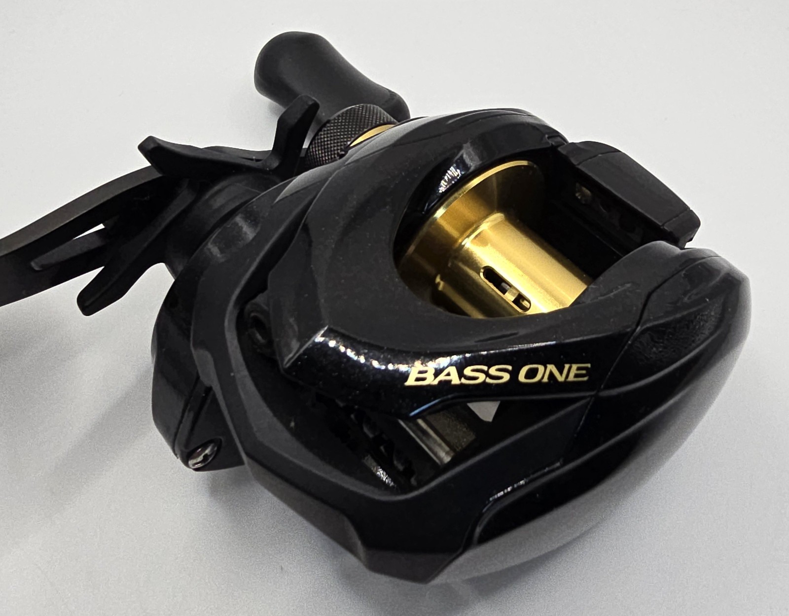 Shimano 17 Bass One XT 150 Right Baitcast Reel JDM Bass Fishing Near Mint