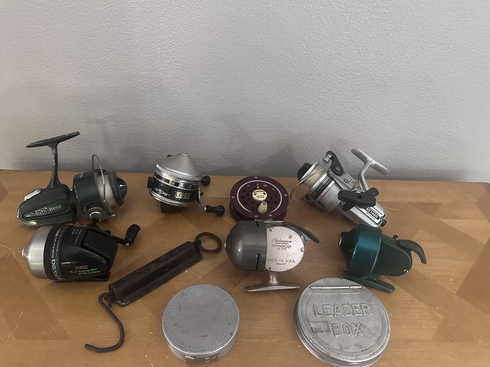 Fishing Reel, Fly Reel And Leader Box Lot. 7 Reels Total, 2 Aluminum Boxes Scale