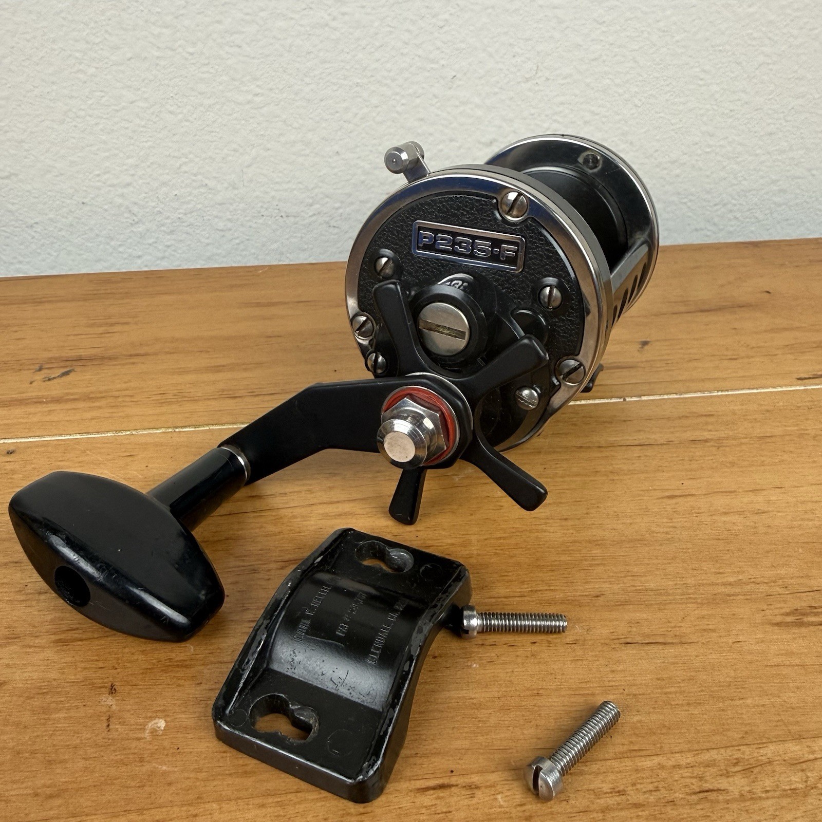 Newell P235-F Saltwater Fishing Reel P Series P 235 F