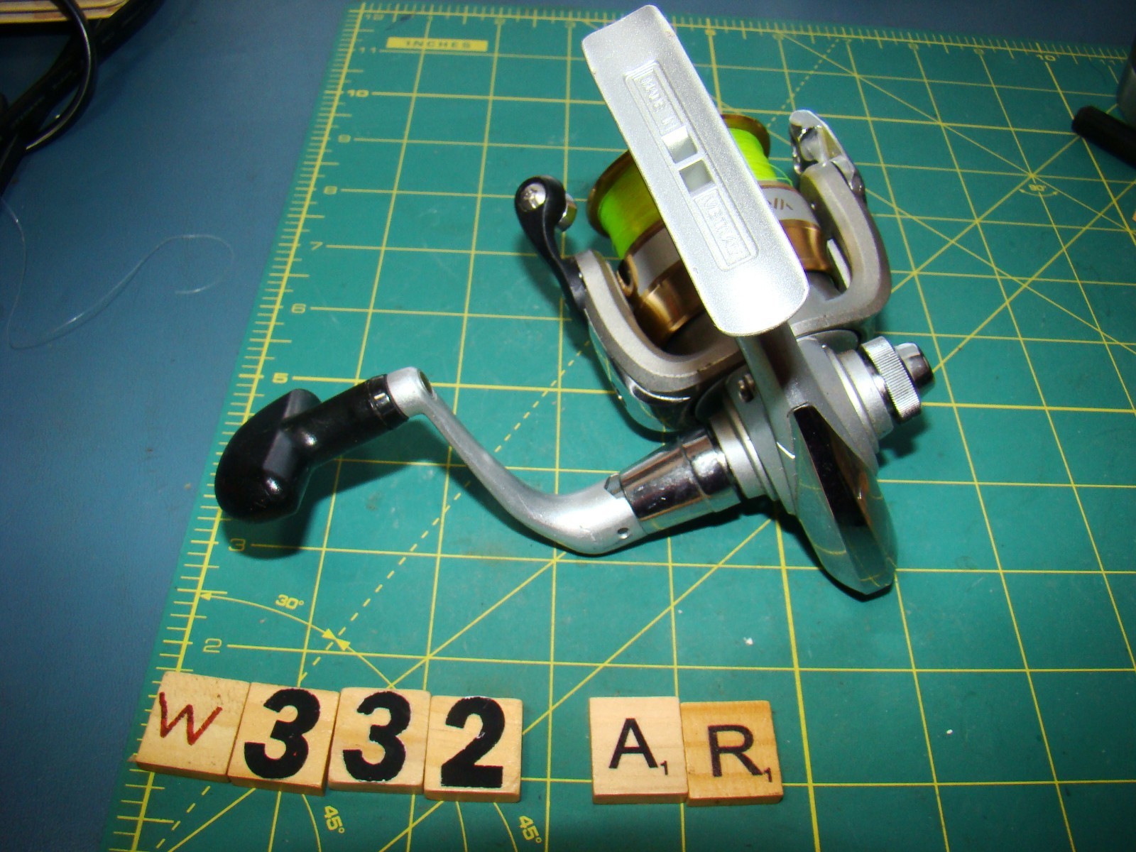 W0332 AR DAIWA SWEEPFIRE 2500 SPINNING REEL FISHING REEL