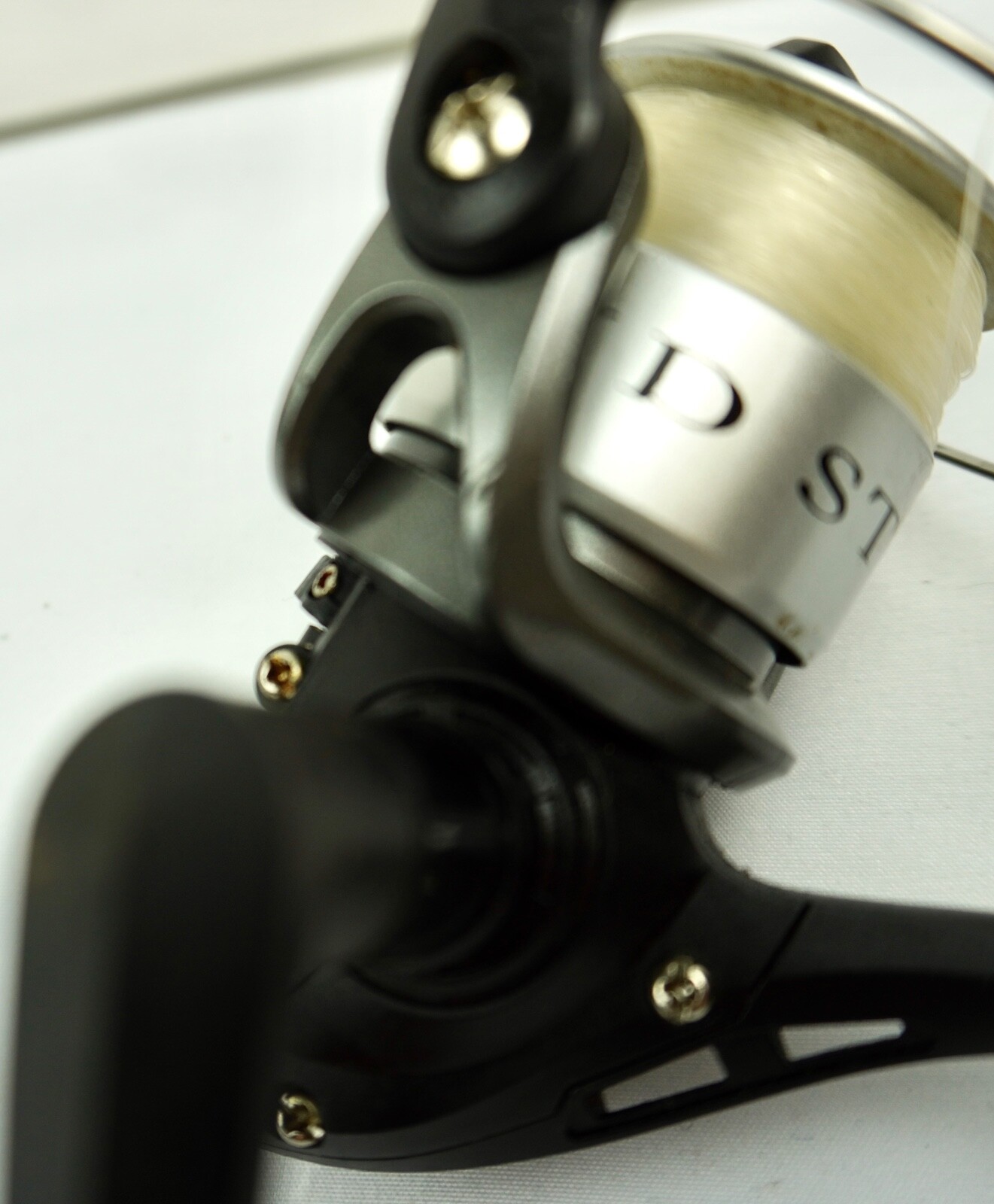 LIQUID Stix Spinning Fishing Reel LT20 Black Silver Light Action Low Speed