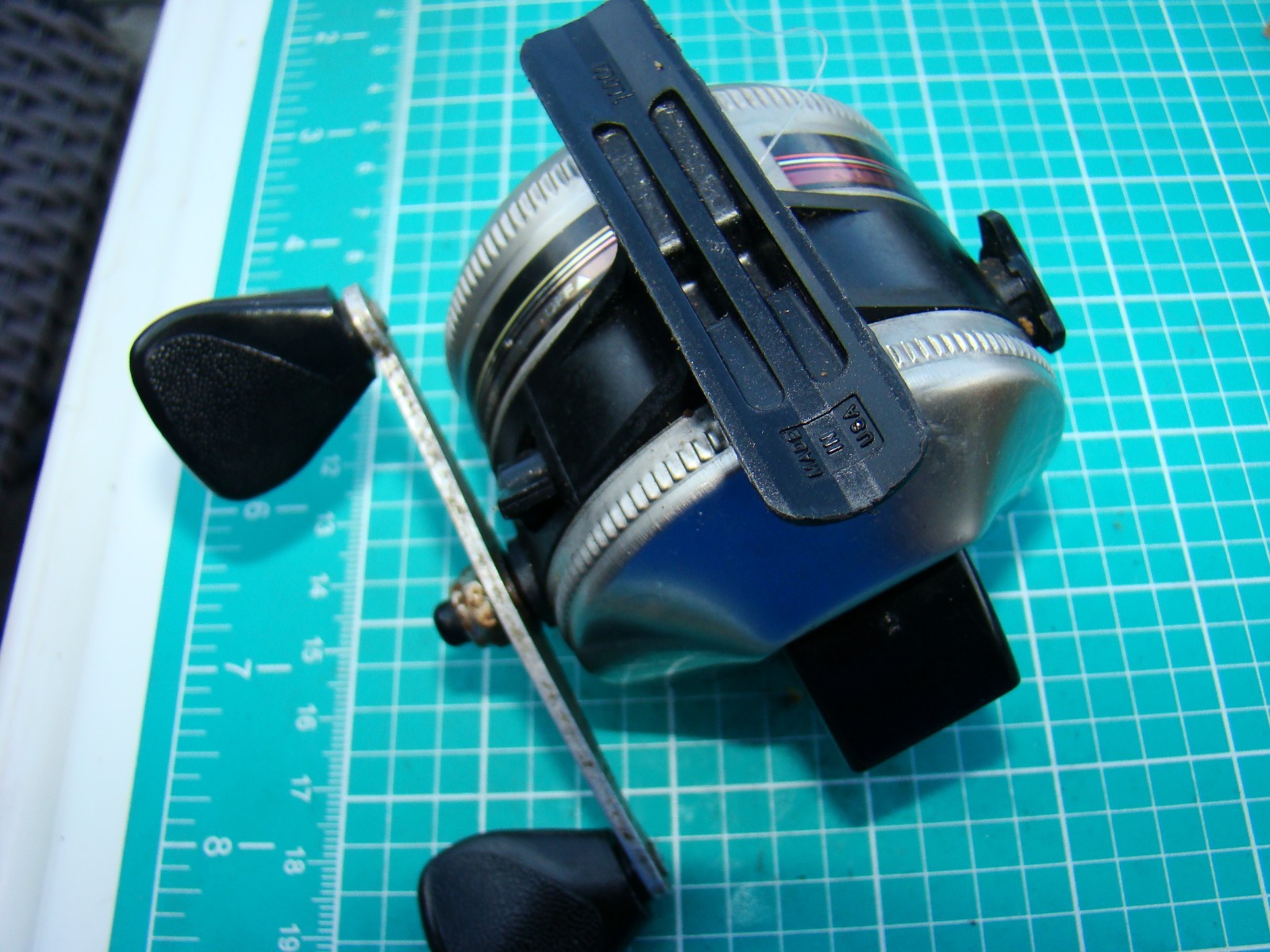 W1003 PR ZEBCO 33 MAROON STRIPE SPINCAST FISHING REEL MADE IN USA