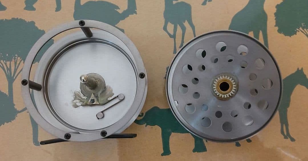 Fly fishing reel metallic