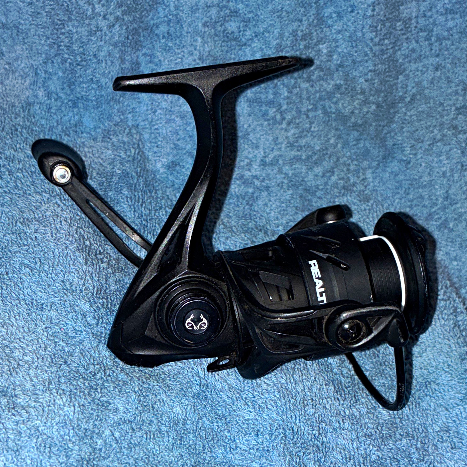 Realtree 3000 Spinning Reel Black 6.2:1 Front Drag 8BB Anti-Reverse