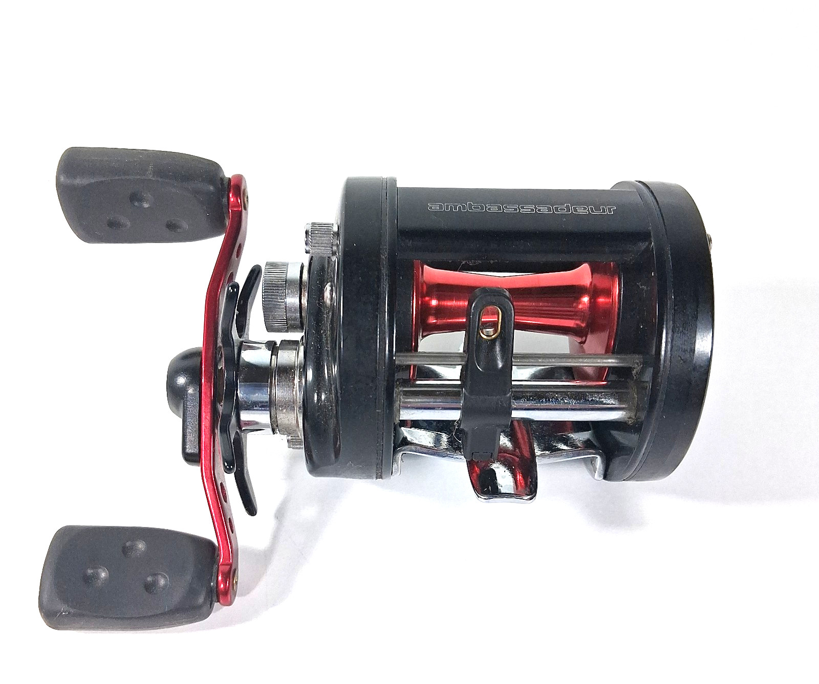 Abu Garcia Ambassadeur 6600 STX Baitcast Reel 5.9:1 Gear Ratio Black/Red
