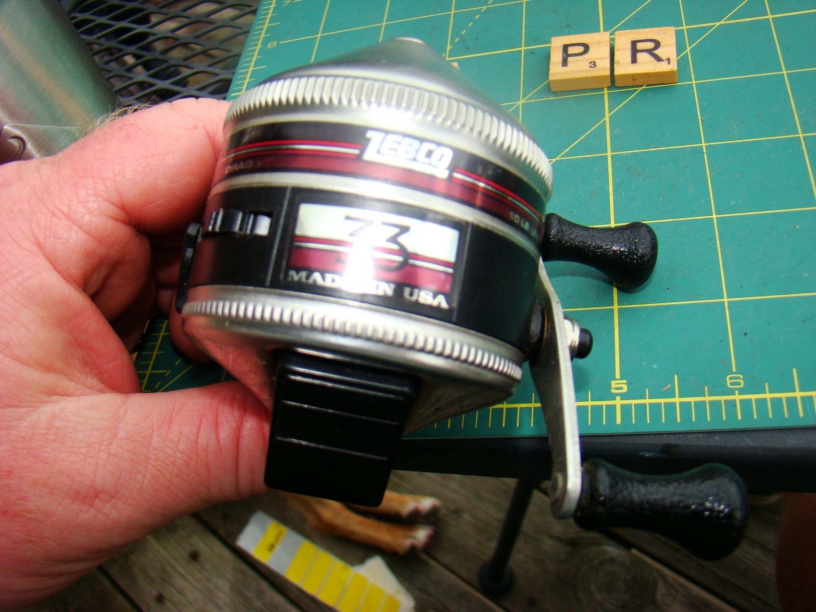 W2133 PR ZEBCO 33 MADE IN USA MAROON STRIPE SPINCAST FISHING REEL