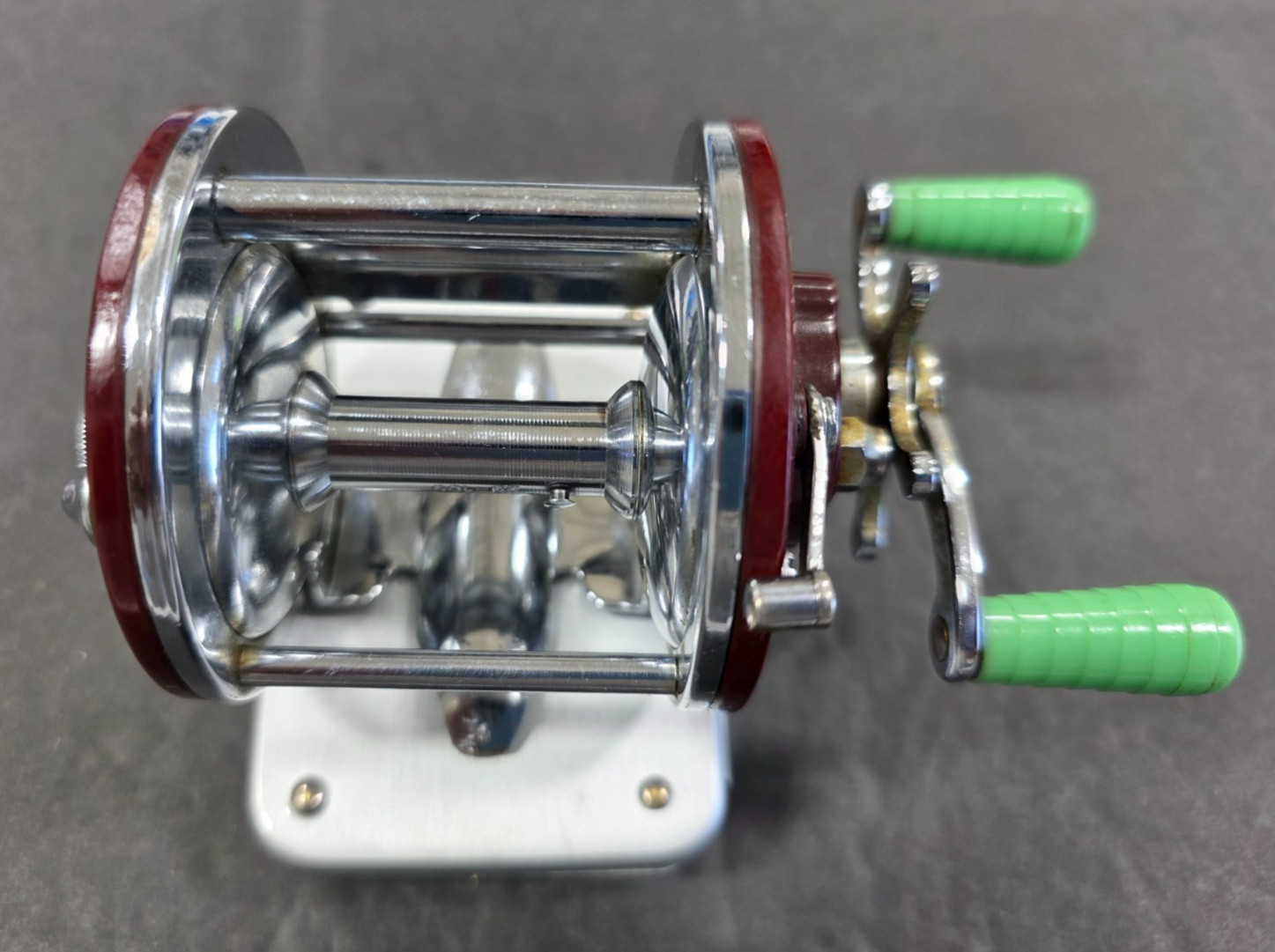 Penn PEER 109 Vintage Conventional Baitcasting Reel * Double Green Handle