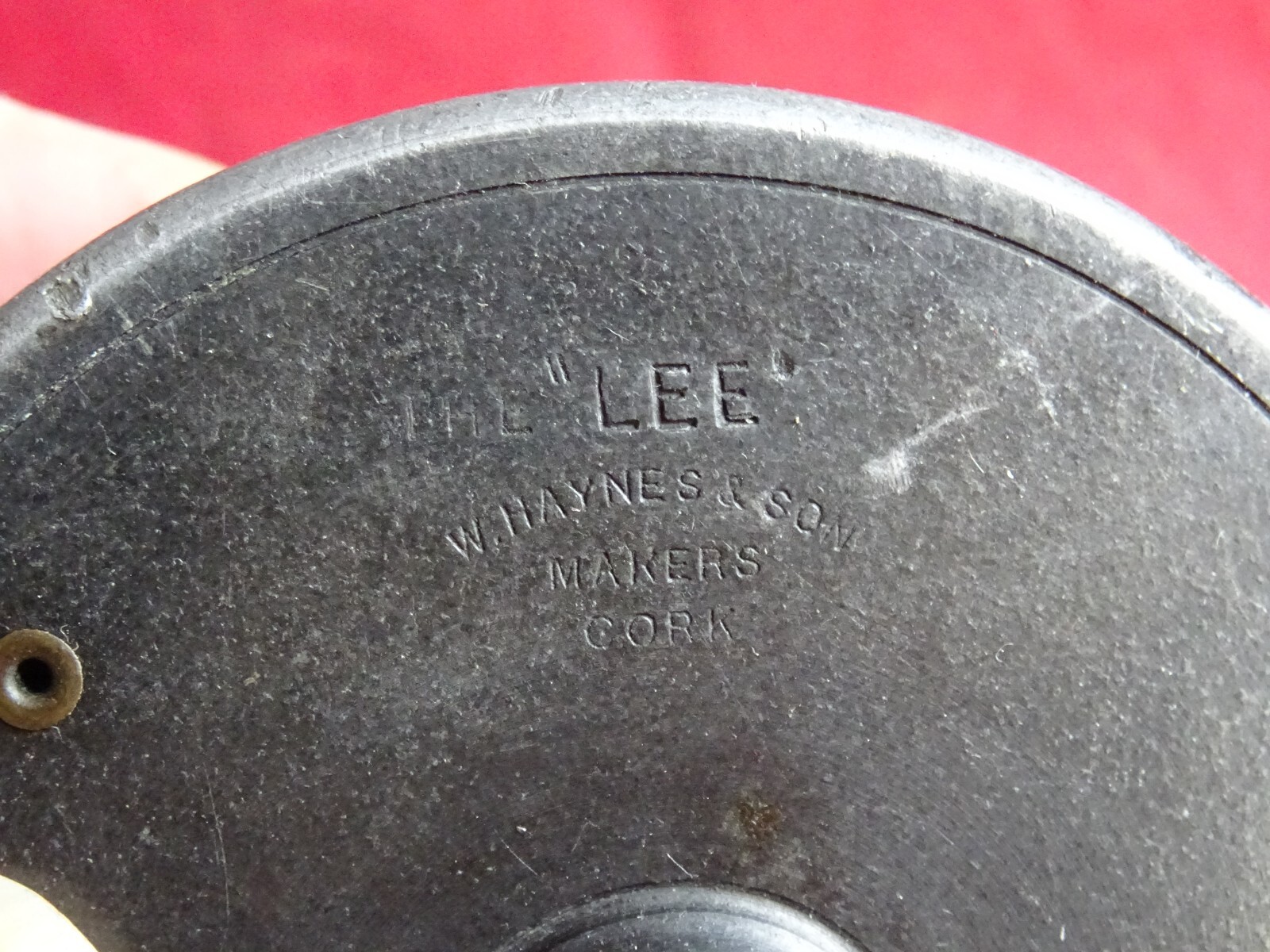 A GOOD RARE VINTAGE HAYNES OF CORK „THE LEE“ 3 5/8″ FLY REEL WITH LINE GUARD