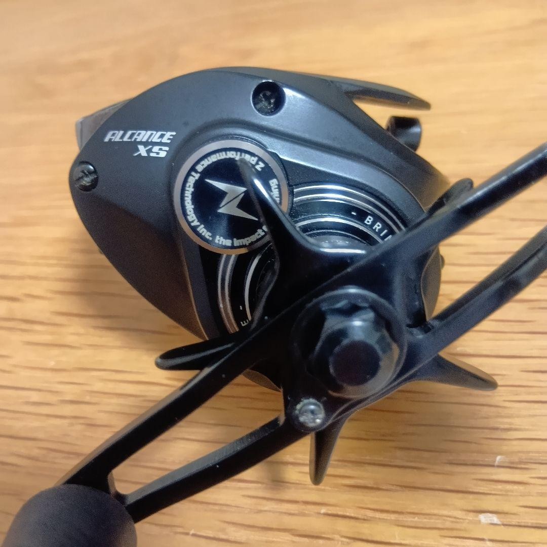 Alcance Xs Right Handle Baitcasting Reel 8.11 Gear Ratio 9kg Drag