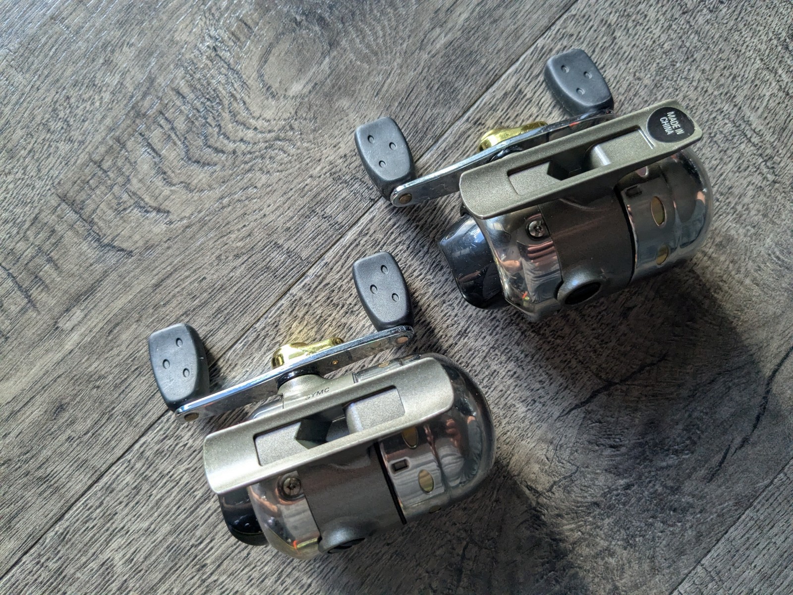 Lot of 2 Small Shakespeare SYNERGY Steel Titanium Model SYMC Casting Reels NICE