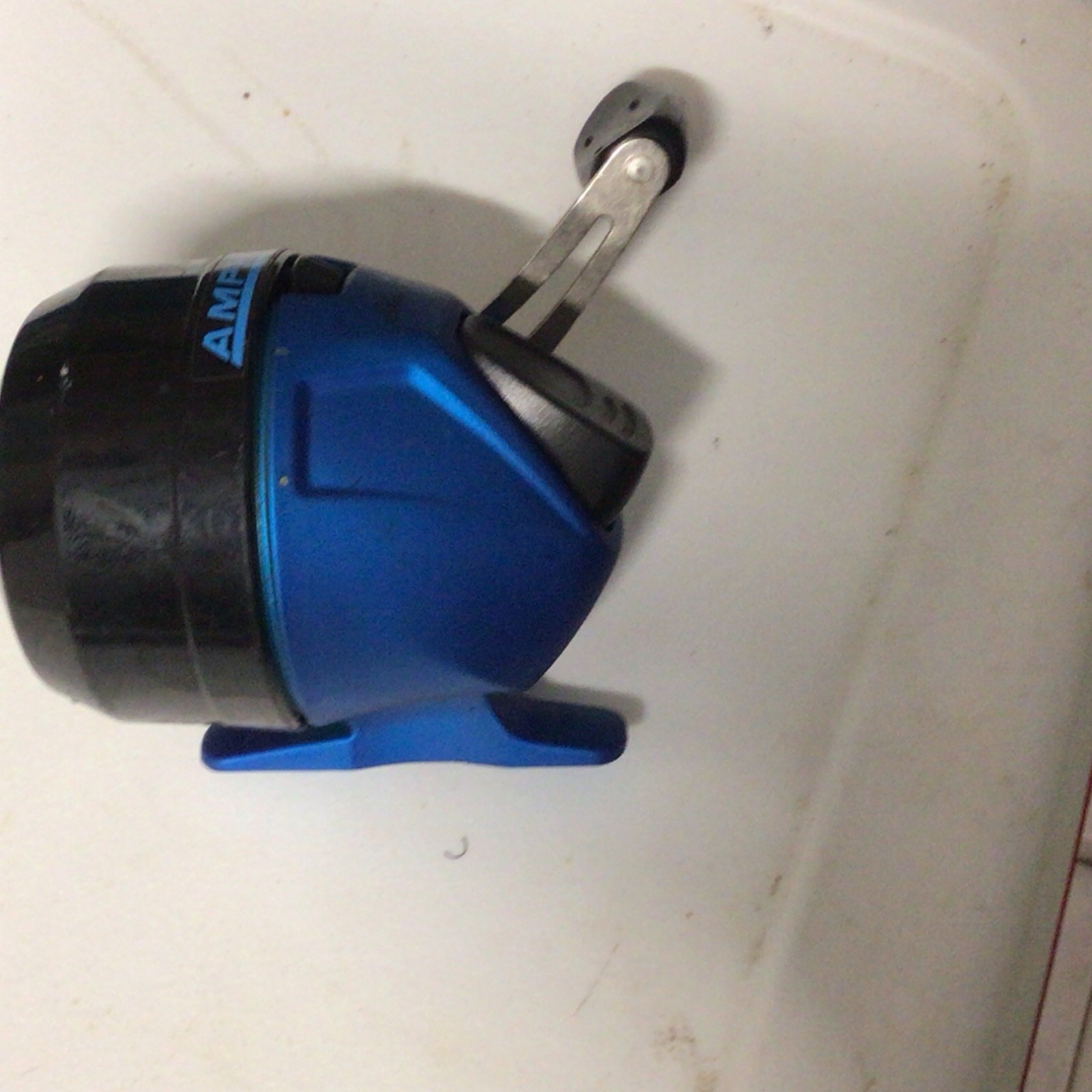 Shakespeare Amphibian Size 10 Spincast Reel Right-Hand 3.5:1 10lb/90yd