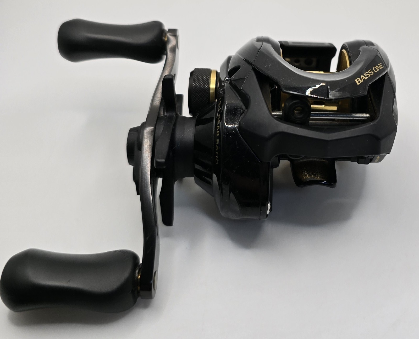 Shimano 17 Bass One XT 150 Right Baitcast Reel JDM Bass Fishing Near Mint