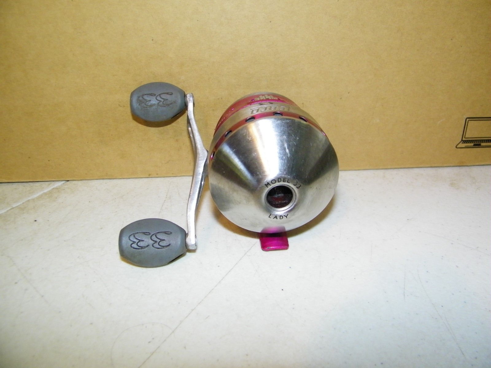 ZEBCO 33 PINK SPINCAST FISHING REEL