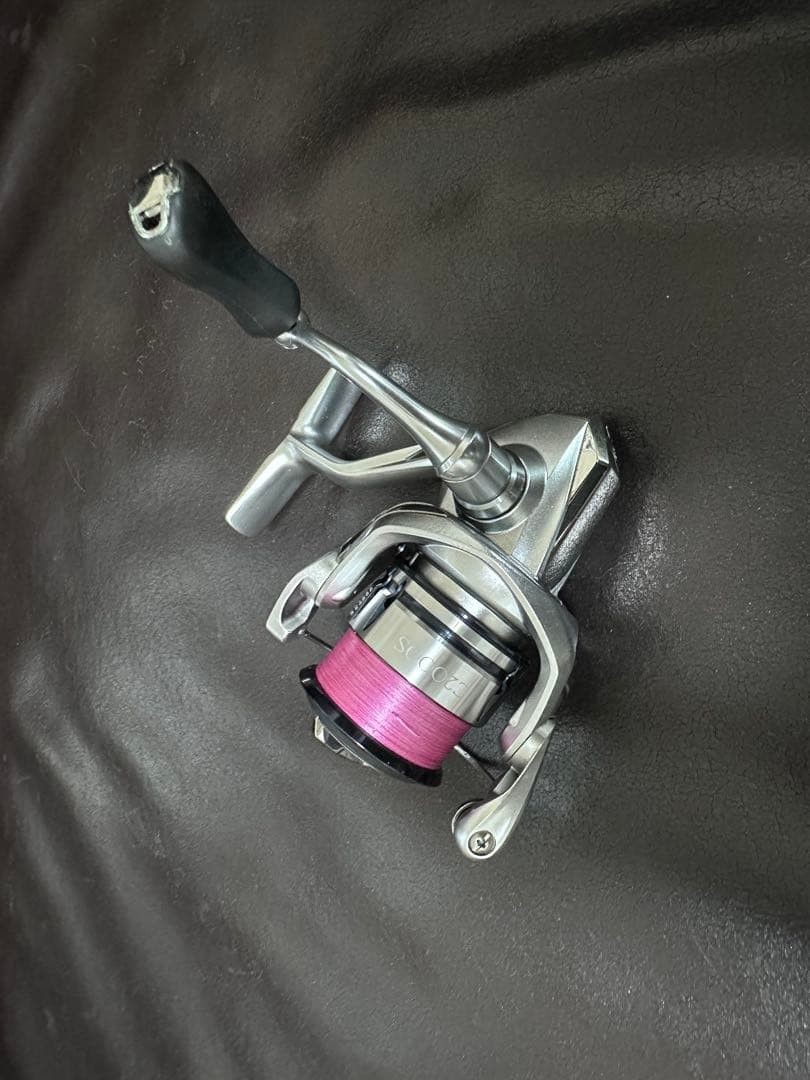 [Mint] Shimano STRADIC C2000S Spinning Reel Light Game Compact – From JAPAN