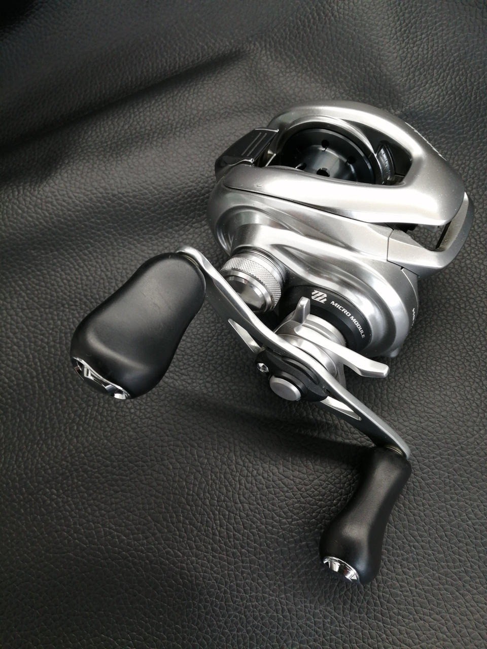 Near Mint SHIMANO 16 Metanium MGL HG Right Baitcasting Reel Japan USED w/BOX