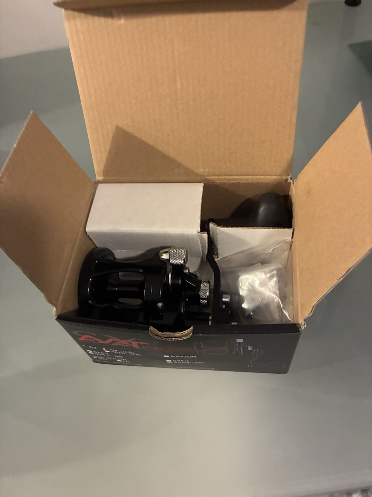 Avet SX6/4 MC Two-Speed Lever Drag Casting Reel MC Cast – BLACK – Right Hand