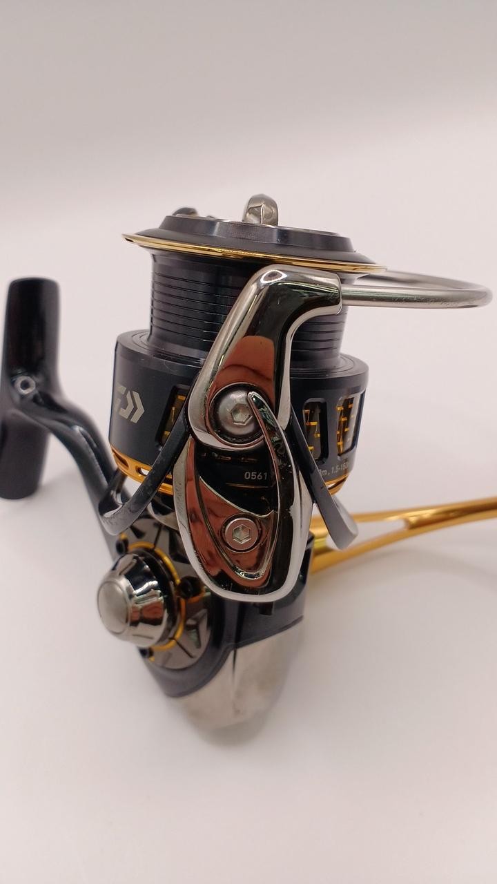 Daiwa Morethan 2510PE-H Spinning Reel, 14 lb, 10.2 oz, Scratched Condition