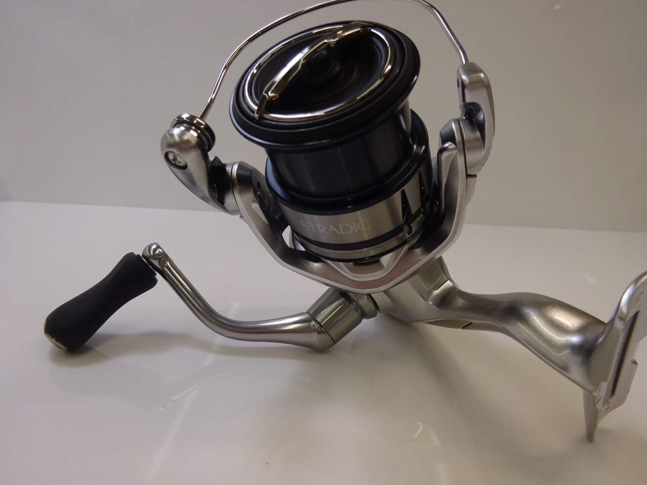 Shimano 19 STRADIC 2500SHG 6.0:1 Spinning Reel Very Good from Japan