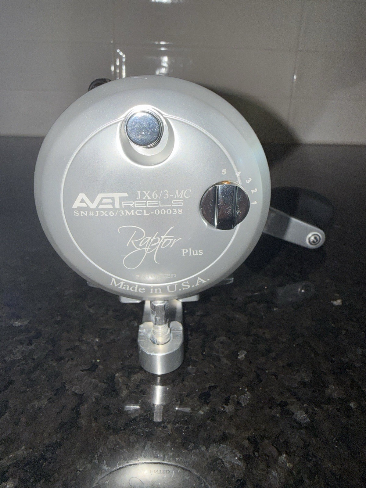 Avet Reels JX 6/3 MC Raptor Plus 2-Speed Lever Drag Reel RH Silver