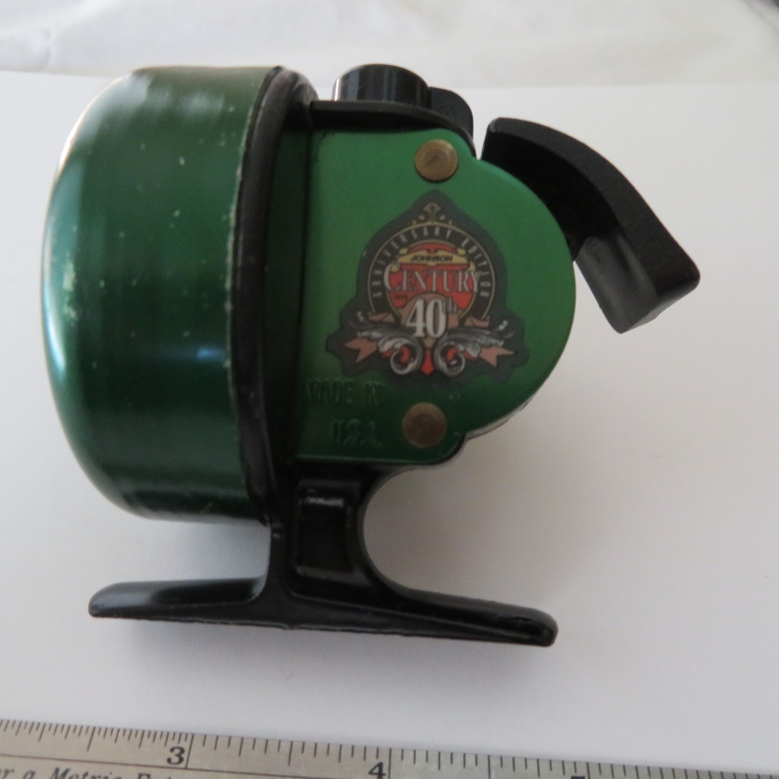 FISHING REEL JOHNSON CENTURY SPIN-CASTING RT. HANDED MODEL 100B MADE IN U.S.A.