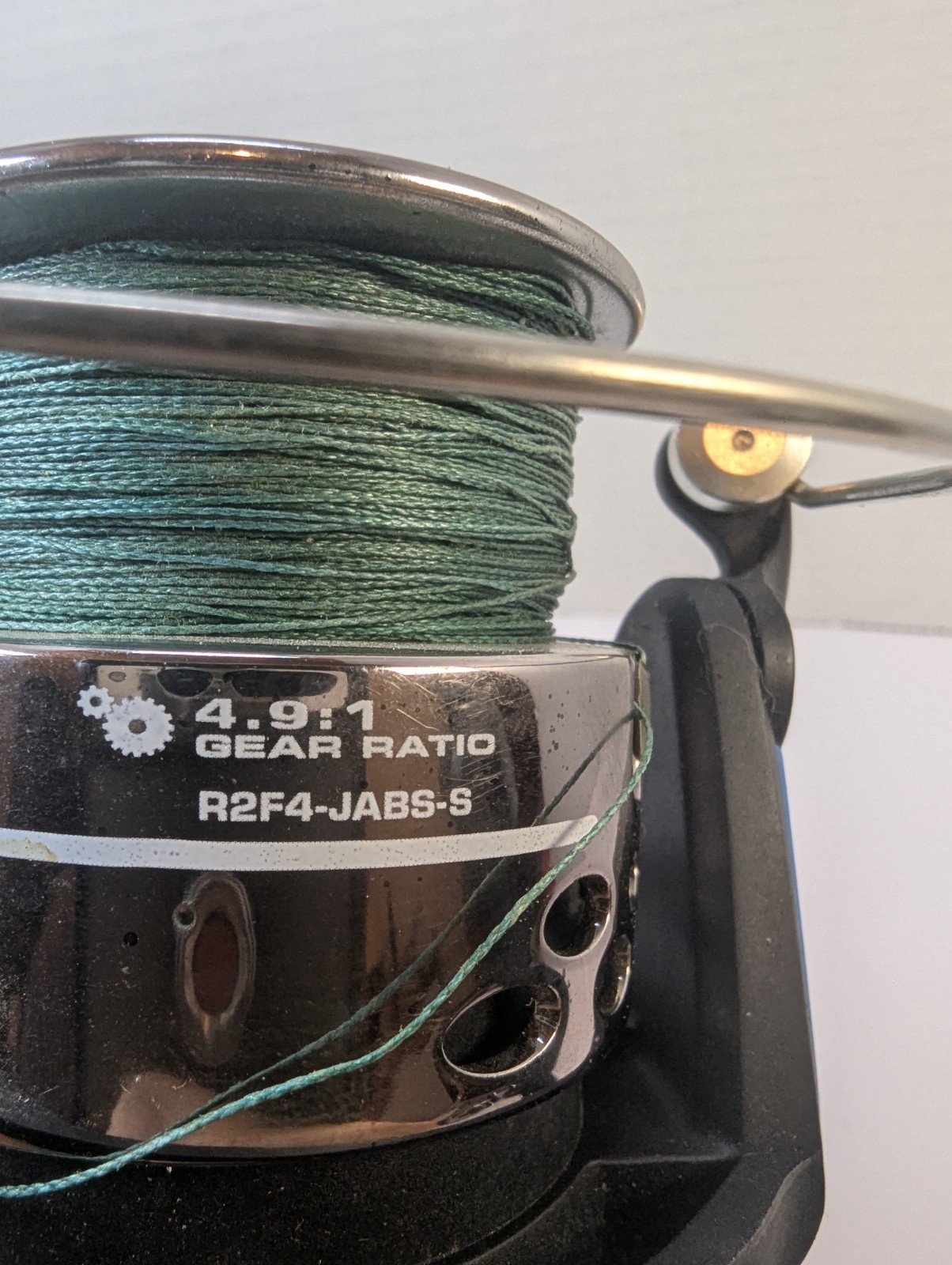 South Bend R2F4 Tri-core fishing reel 4.9:1 Very Nice! used
