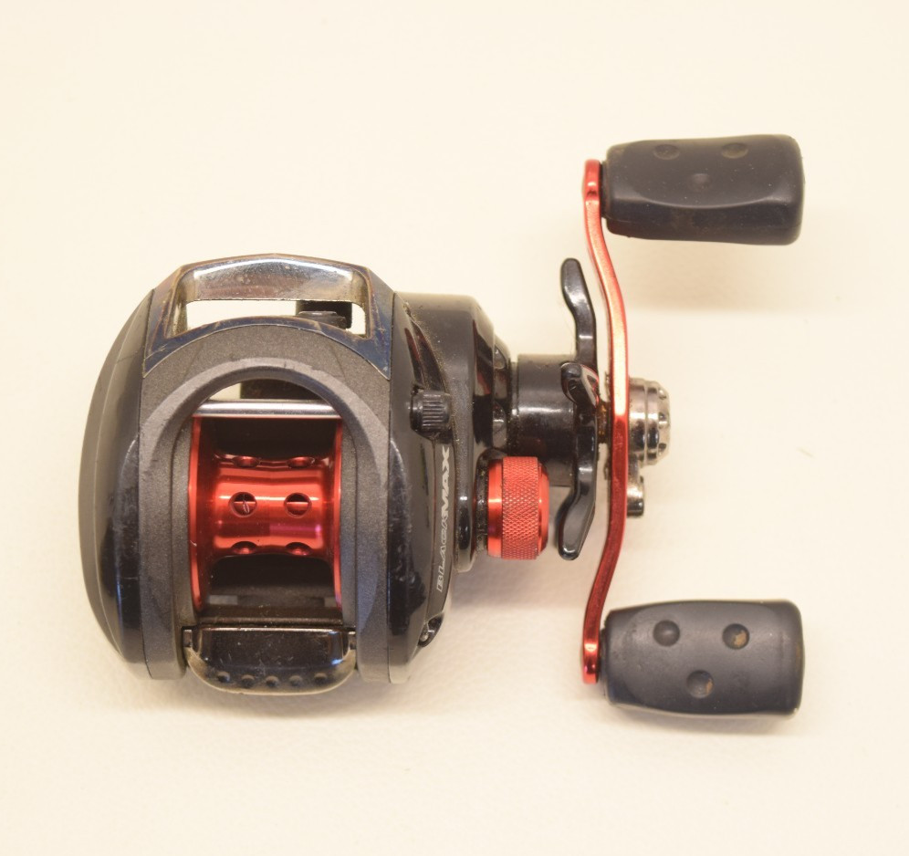 Abu Garcia Black Max BMAX2 Baitcasting Reel Right Hand Retrieve 5 Bearings USED