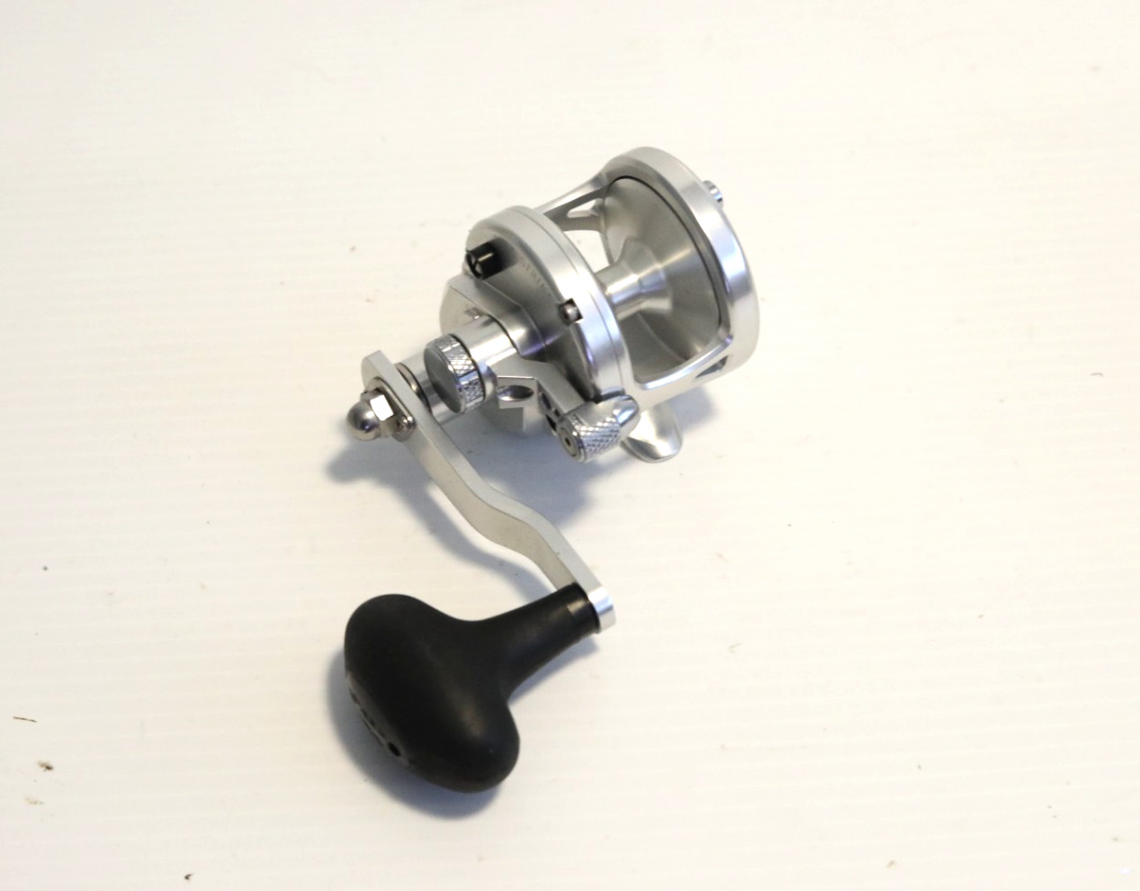 Avet SXJ5.3 G2 NGP Single Speed Lever Drag Reel – LEFT HANDED – SILVER