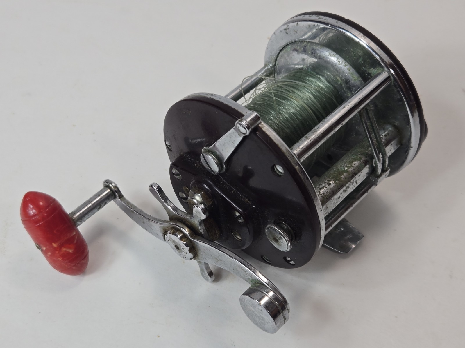 Penn Peer 209 Conventional Reel Level Wind Red Swirl Knob TESTED Good Right Hand