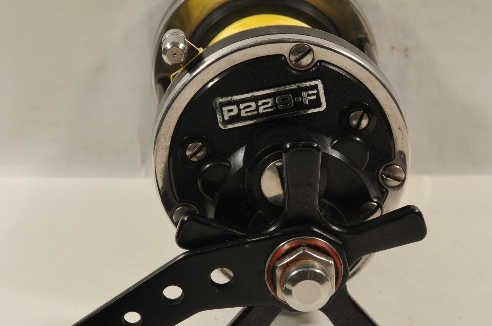 Newell P229-F Star Drag 5:1 Gear Ratio Graphite/Stainless Steel Casting Reel USA