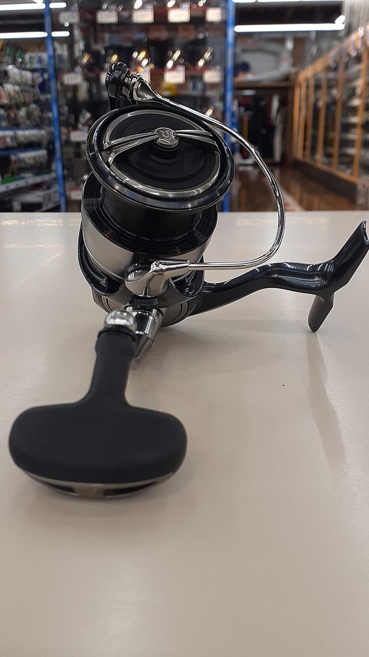 Daiwa Certate LT4000-CXH Spinning Reel 24 lb Line 10.2 oz, Minor Scratches