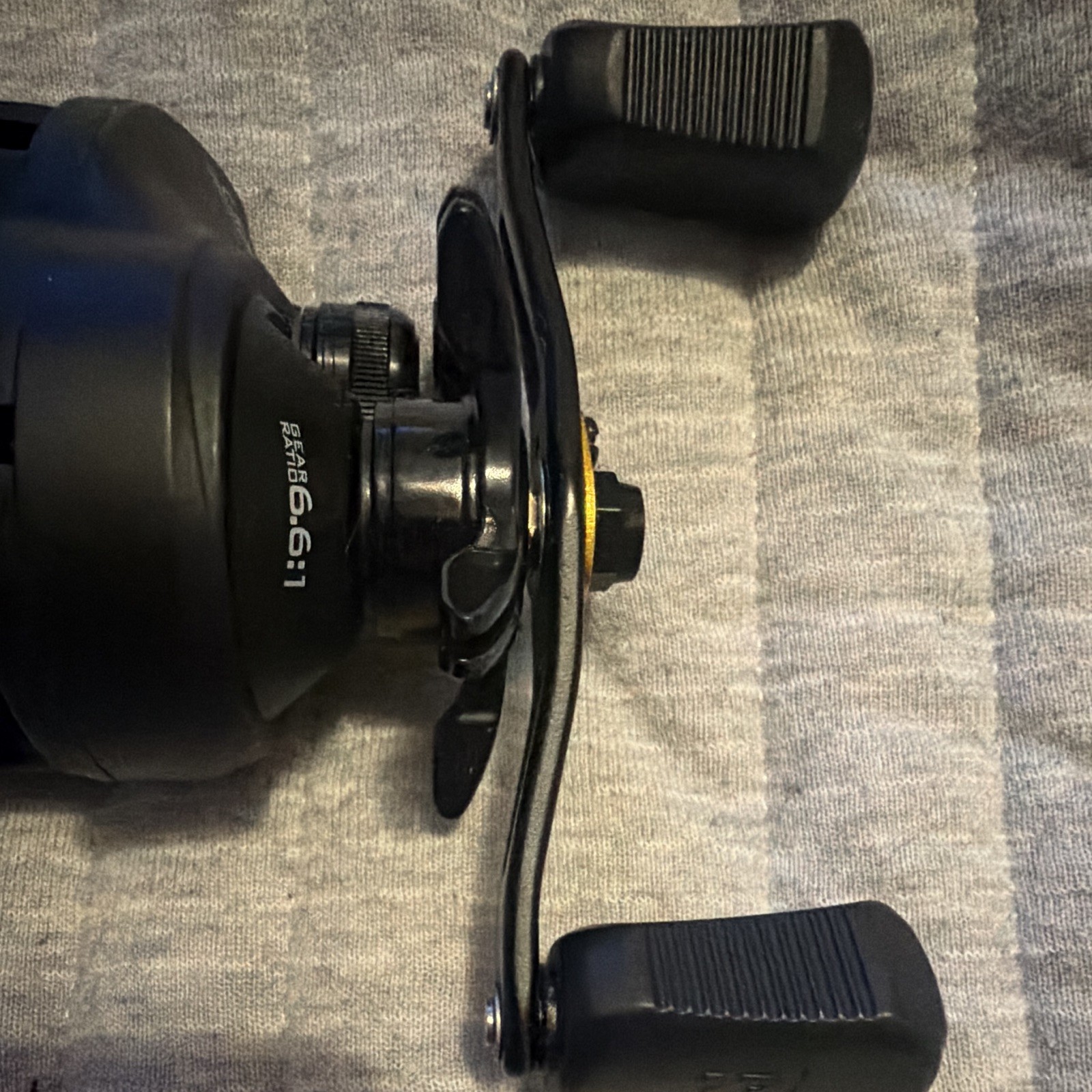 13 Fishing Origin R1 Low Profile Baitcast Reel 6.6:1 RH 6+1BB 18lb Black/Gold