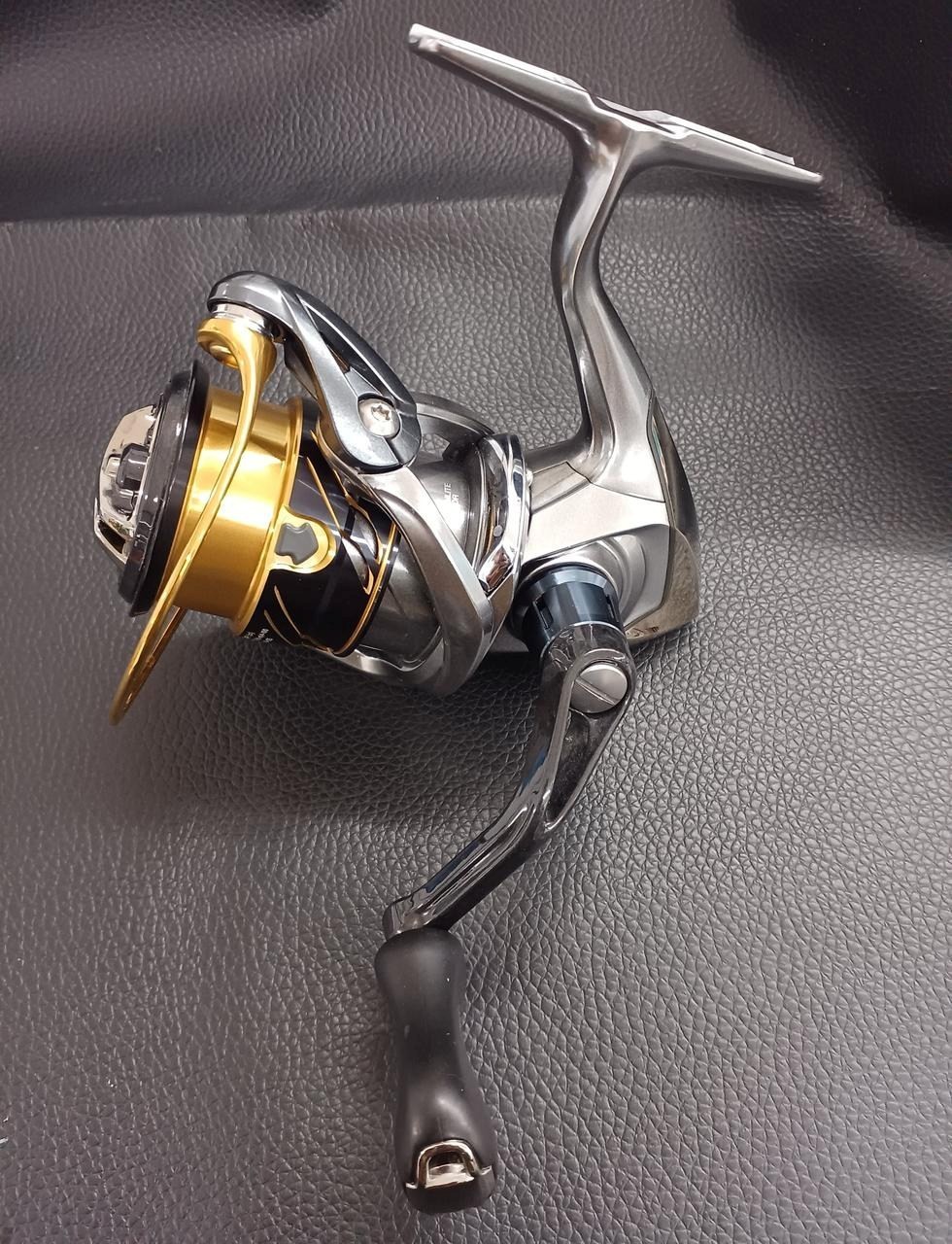 Spinning reel SHIMANO model number: 16 VANQUISH C2000S