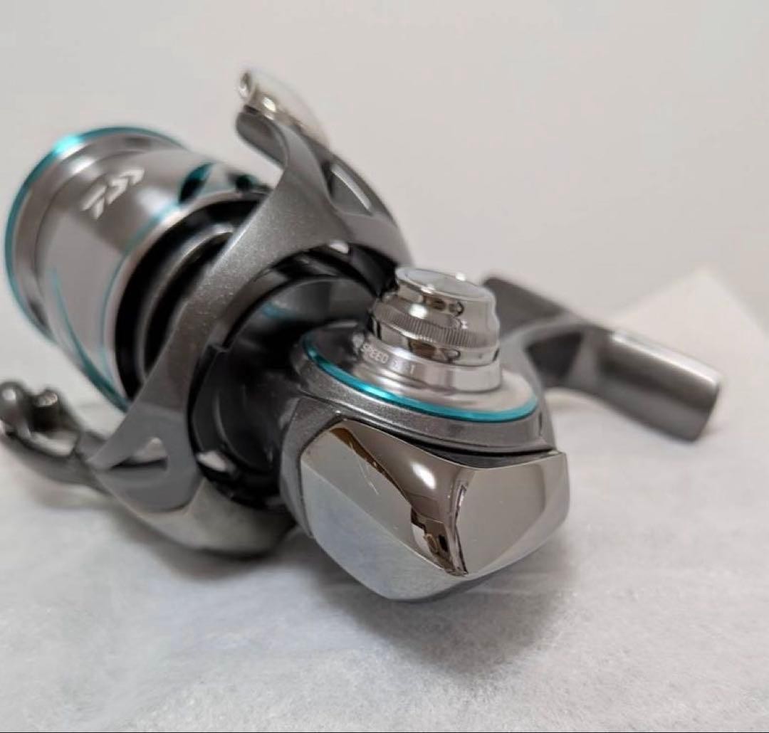 Daiwa Emeraldas AIR LT2500S Spinning Reel Light Durable for Eging