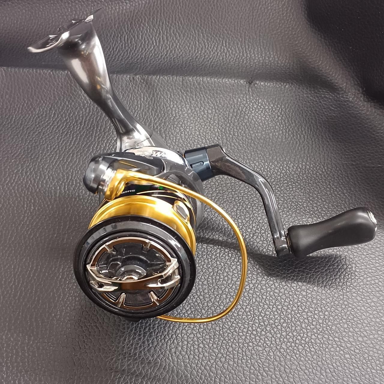 SHIMANO 16 VANQUISH C2000S Spinning reel