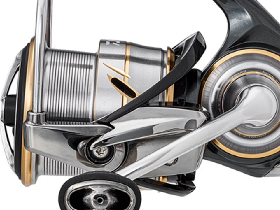 Daiwa 20 Luvias FC LT2500S-XH spinning reel Monocoque Body Ship from Japan 1