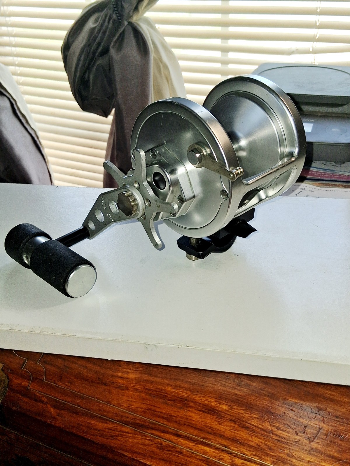 PRO GEAR FISHING REEL 440 ALL SILVER W/OVERSIZED HANDLE. Penn 4/0 Like.